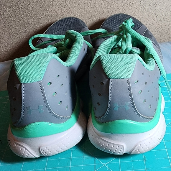 Under Armour WOMENS Gray Green Lace Up I Will Run Long Running Shoes Sneakers 9 - Picture 3 of 8